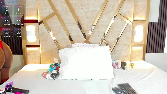 Athenea Mills online show from February 11, 6:44 pm