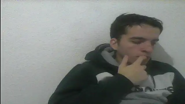 Snapshot of Tombgy07 chatting on December 25, 9:00 pm Tombgy07 online show from December 25, 9:00 pm