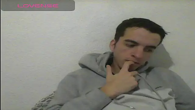 Snapshot of Tombgy07 chatting on January 7, 4:37 pm Tombgy07 online show from January 7, 4:37 pm