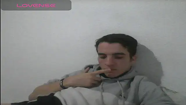 Snapshot of Tombgy07 chatting on January 16, 8:46 pm Tombgy07 online show from January 16, 8:46 pm