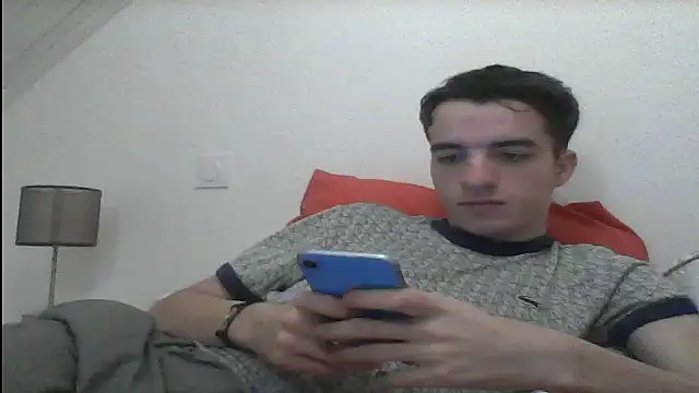 Snapshot of Tombgy07 chatting on February 19, 8:52 pm Tombgy07 online show from February 19, 8:52 pm