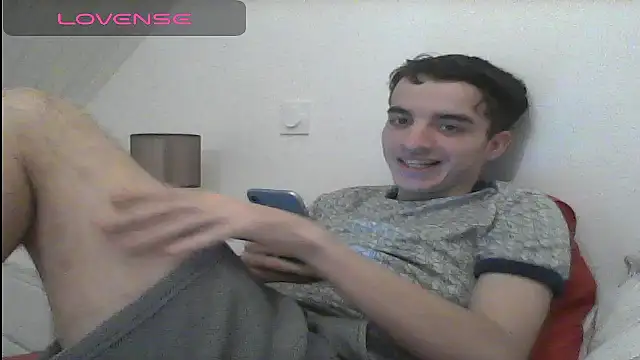 Snapshot of Tombgy07 chatting on February 25, 8:19 pm Tombgy07 online show from February 25, 8:19 pm