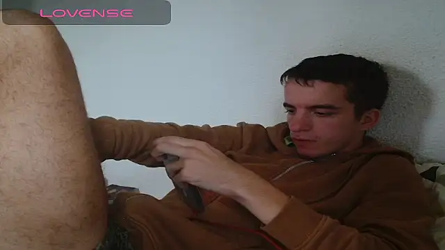 Snapshot of Tombgy07 chatting on September 13, 4:40 pm Tombgy07 online show from September 13, 4:40 pm