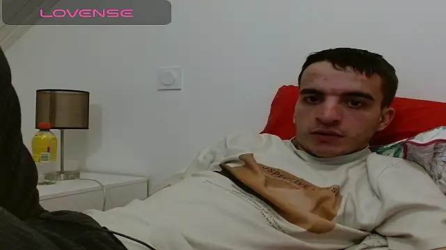 Snapshot of Tombgy07 chatting on November 9, 8:40 pm Tombgy07 online show from November 9, 8:40 pm