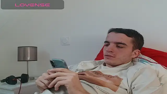 Snapshot of Tombgy07 chatting on November 21, 1:54 pm Tombgy07 online show from November 21, 1:54 pm