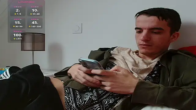 Snapshot of Tombgy07 chatting on December 5, 1:31 pm Tombgy07 online show from December 5, 1:31 pm