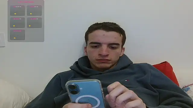 Snapshot of Tombgy07 chatting on December 14, 9:41 pm Tombgy07 online show from December 14, 9:41 pm