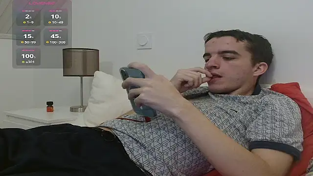 Snapshot of Tombgy07 chatting on December 15, 5:17 pm Tombgy07 online show from December 15, 5:17 pm