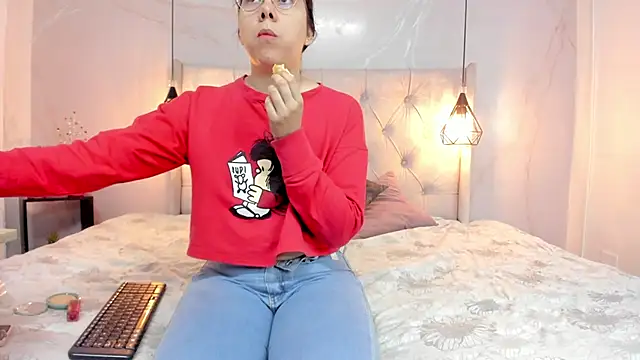 Snapshot of SakuraLee_ chatting on December 2, 1:50 pm SakuraLee online show from December 2, 1:50 pm