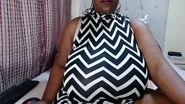 Snapshot of CHOCOLATEDARKBUSTYX chatting on May 15, 6:09 am CHOCOLATEDARKBUSTYX online show from May 15, 6:09 am