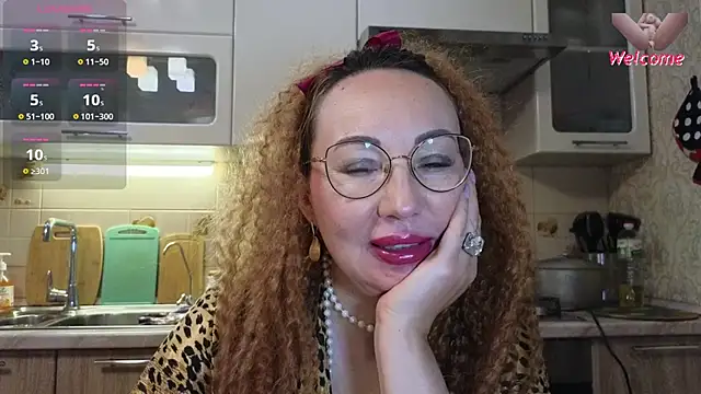 Snapshot of LybovNTV chatting on May 6, 9:42 pm LybovNTV online show from May 6, 9:42 pm