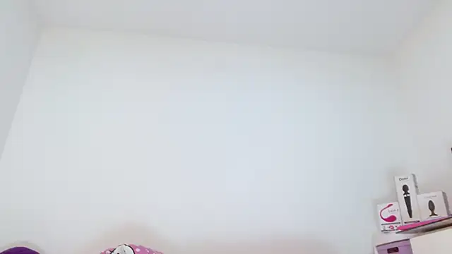 Snapshot of sashacreamy_ chatting on February 19, 9:14 pm sashacreamy online show from February 19, 9:14 pm