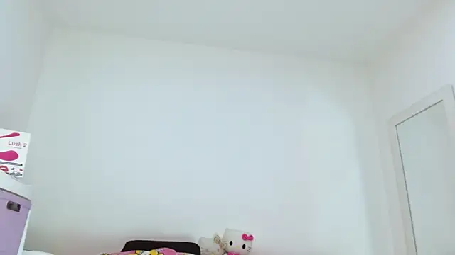 Snapshot of sashacreamy_ chatting on October 16, 10:22 pm sashacreamy online show from October 16, 10:22 pm