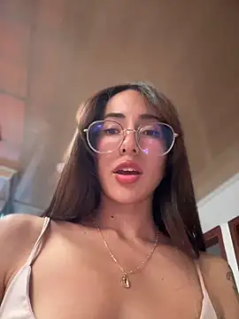 lauravasquez online show from January 31, 9:05 pm