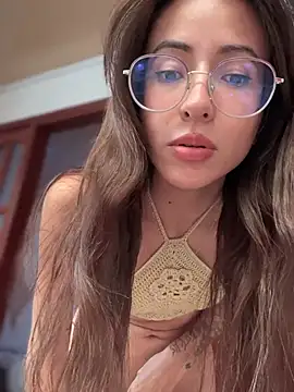 lauravasquez online show from February 18, 5:31 pm