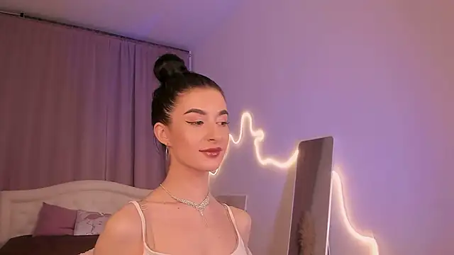 LauraCoy online show from July 7, 8:13 pm