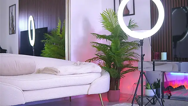 Abbela White online show from June 17, 5:43 am