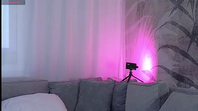 lily  foster online show from December 6, 5:53 am