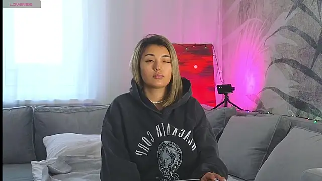 lily  foster online show from December 14, 7:07 am