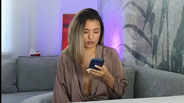 lily  foster online show from March 5, 5:50 am