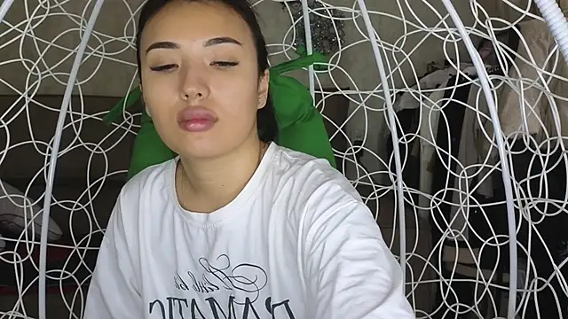 lily  foster online show from October 15, 5:29 am