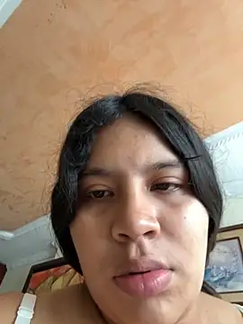 moncerrat luna online show from November 5, 9:15 pm