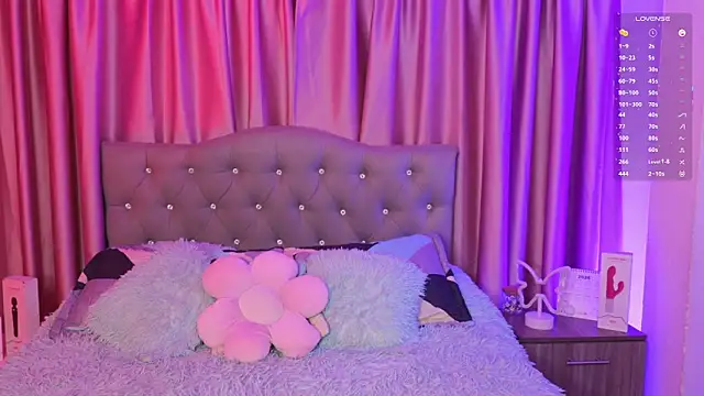 Emiily Scott1 online show from July 28, 3:57 am