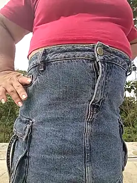 Snapshot of HORNY_MATURE25 chatting on December 14, 2:22 pm HORNY MATURE25 online show from December 14, 2:22 pm