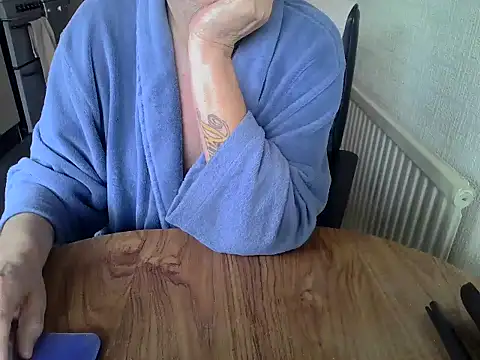 Snapshot of daddyflash chatting on May 18, 11:05 am daddyflash online show from May 18, 11:05 am