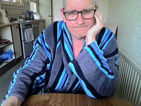 Snapshot of daddyflash chatting on June 6, 9:36 am daddyflash online show from June 6, 9:36 am
