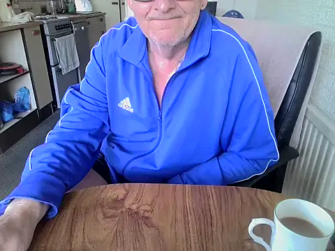 Snapshot of daddyflash chatting on June 11, 9:18 am daddyflash online show from June 11, 9:18 am
