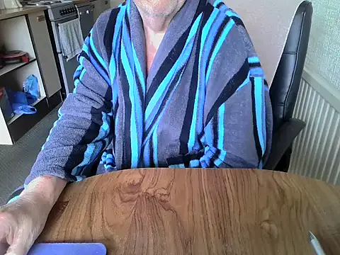 Snapshot of daddyflash chatting on June 12, 8:24 am daddyflash online show from June 12, 8:24 am