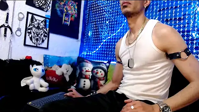 Snapshot of Mensecret69 chatting on December 5, 8:44 pm Mensecret69 online show from December 5, 8:44 pm