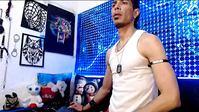 Snapshot of Mensecret69 chatting on December 12, 7:37 pm Mensecret69 online show from December 12, 7:37 pm