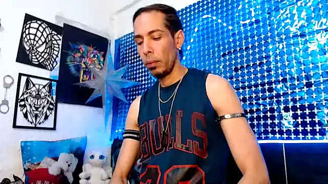 Snapshot of Mensecret69 chatting on December 17, 8:43 pm Mensecret69 online show from December 17, 8:43 pm