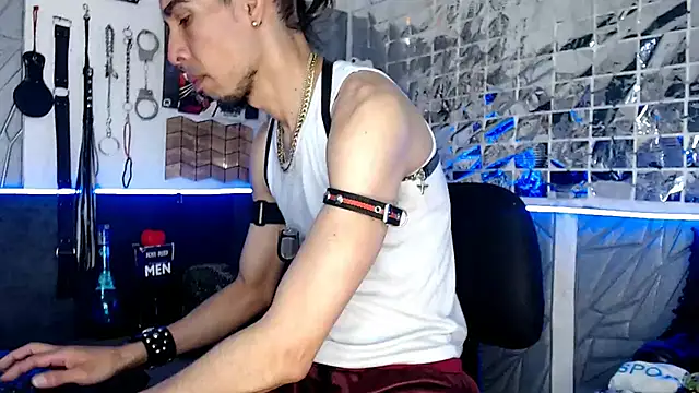 Snapshot of Mensecret69 chatting on March 10, 5:39 pm Mensecret69 online show from March 10, 5:39 pm