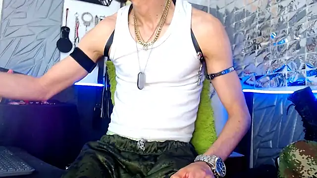 Snapshot of Mensecret69 chatting on March 14, 12:32 am Mensecret69 online show from March 14, 12:32 am