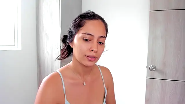 Snapshot of Sophie__Foxxx chatting on February 21, 5:31 pm Sophie Foxxx online show from February 21, 5:31 pm