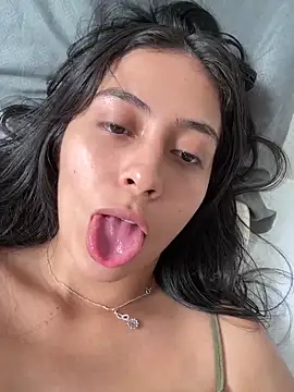 Snapshot of Sophie__Foxxx chatting on March 4, 5:34 pm Sophie Foxxx online show from March 4, 5:34 pm