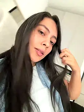 Snapshot of Sophie__Foxxx chatting on November 17, 6:35 pm Sophie Foxxx online show from November 17, 6:35 pm