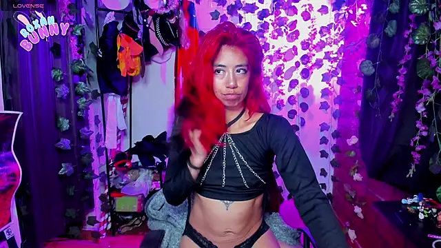 Roxanbunny1 online show from March 14, 12:10 am