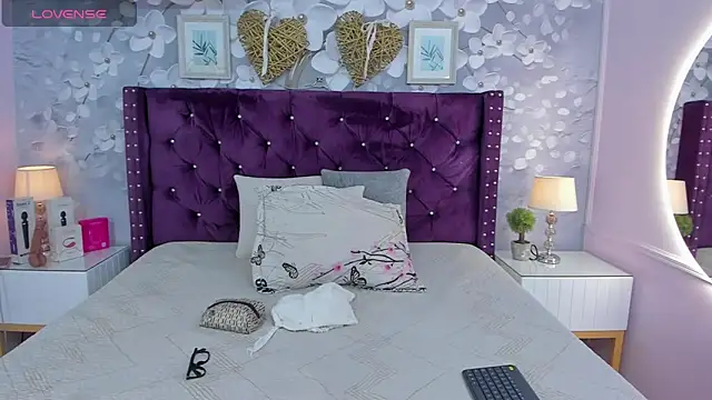 dalila salazar online show from May 6, 2:51 am