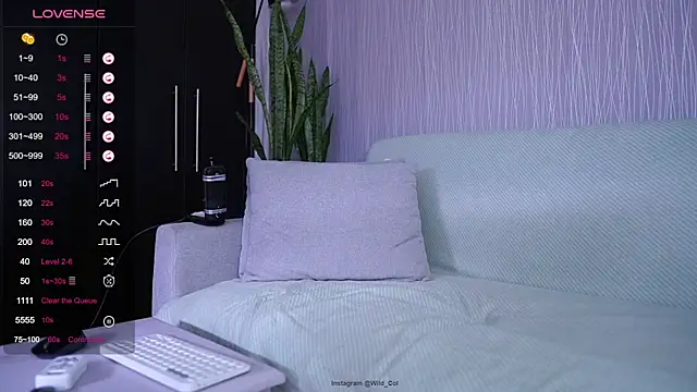 Snapshot of wild_col_ chatting on July 26, 5:31 pm wild col online show from July 26, 5:31 pm