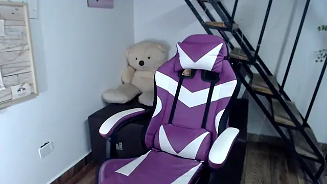 samantha baby  online show from October 31, 7:04 pm