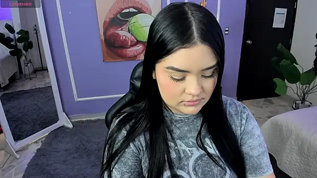 martinasaez online show from November 14, 8:07 pm