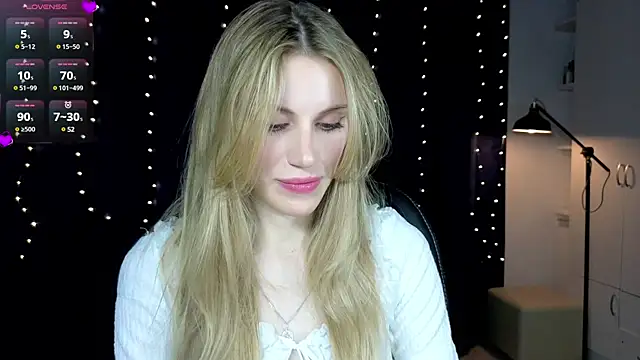 Snapshot of Lilianna_Just chatting on March 8, 5:01 pm Lilianna Just online show from March 8, 5:01 pm