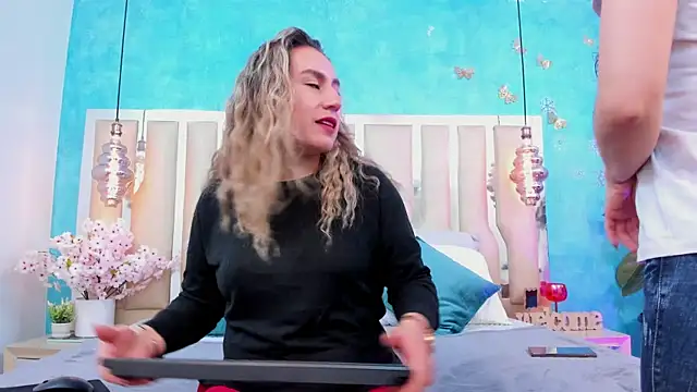 Layla Sia online show from February 7, 11:58 am