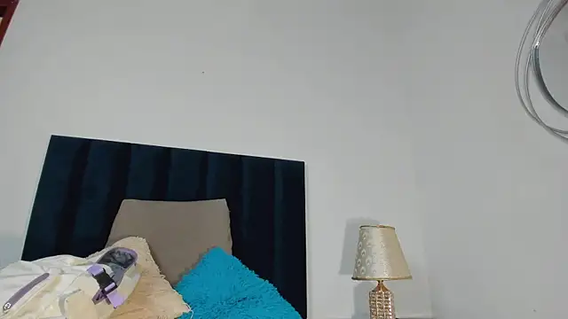 Snapshot of NoraDasilva chatting on January 17, 12:42 am NoraDasilva online show from January 17, 12:42 am