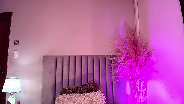 Snapshot of NoraDasilva chatting on September 10, 12:43 am NoraDasilva online show from September 10, 12:43 am