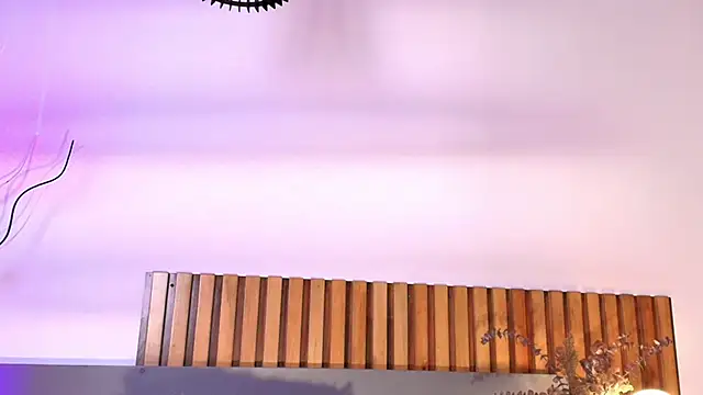 NoraDasilva online show from September 15, 1:33 pm